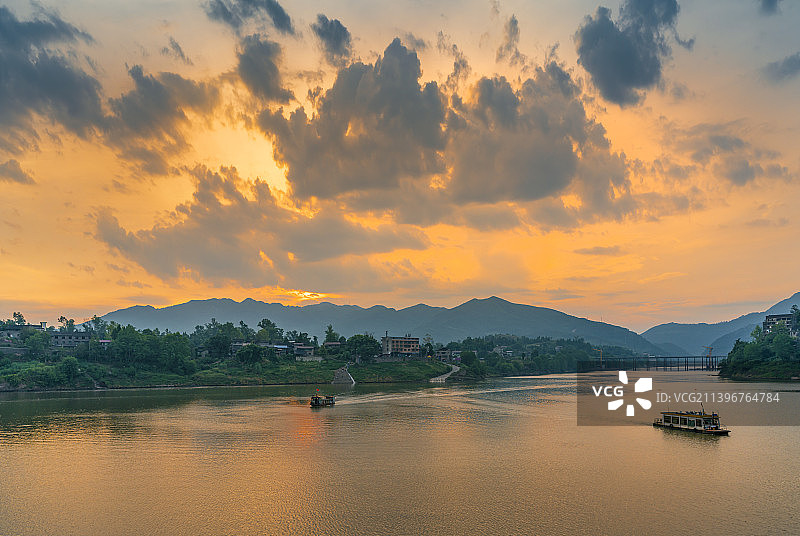 渠江霞光图片素材