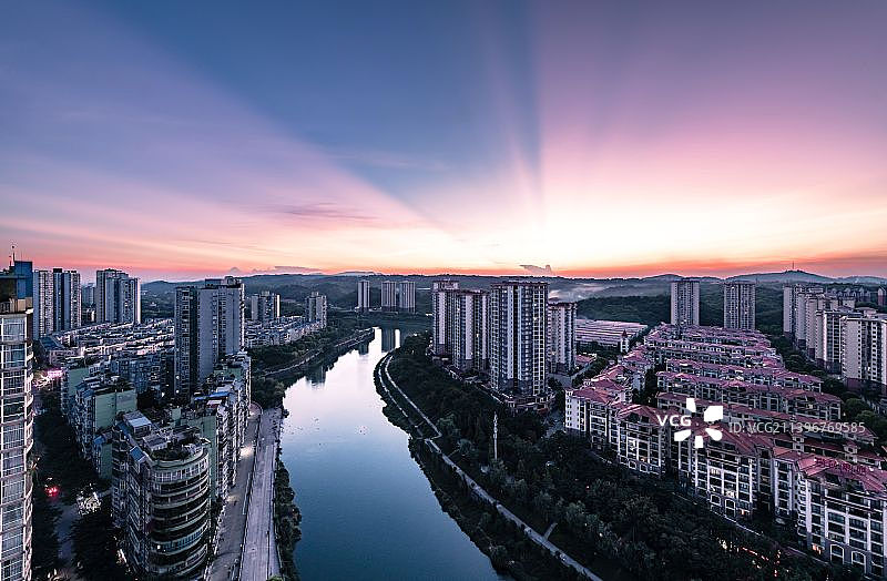 重庆荣昌区城市风光－濑溪河畔晚霞图片素材