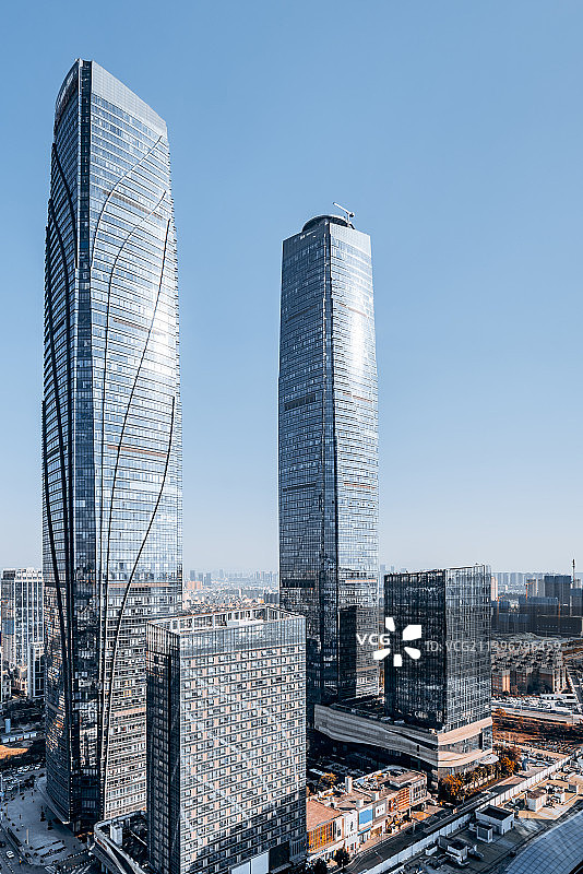 中国云南昆明双子塔和城市天际线风光图片素材