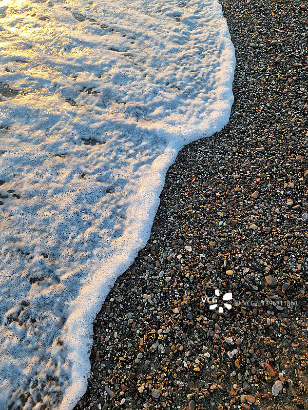 意大利利沃诺比博纳滨海广场海滩岸边的海浪图片素材