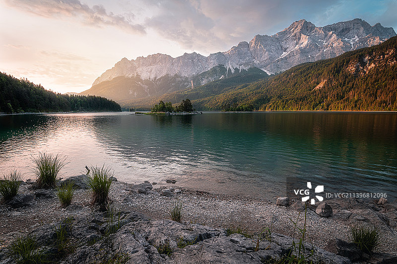 德国格赖瑙艾布湖的湖光山色图片素材