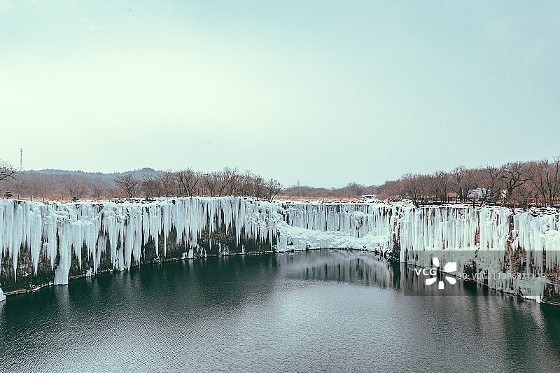 黑龙江省宁安市镜泊湖风景名胜区吊水楼瀑布冬景图片素材