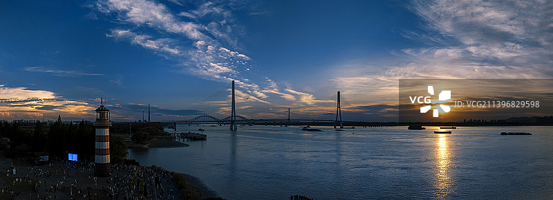南京大胜关大桥日落图片素材