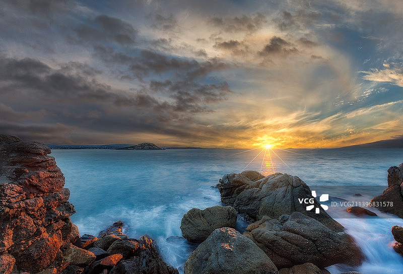 日落时澳大利亚南澳大利亚州维克多港的海景图片素材