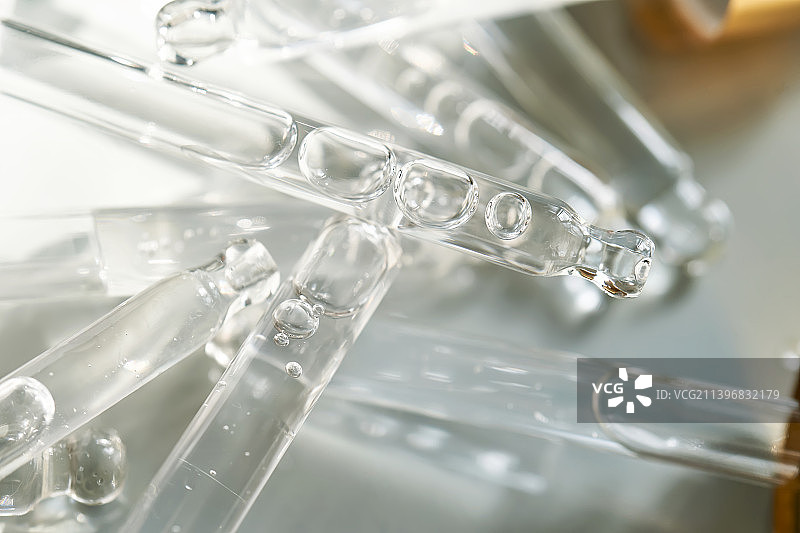 一张照片里有很多化妆品滴管图片素材