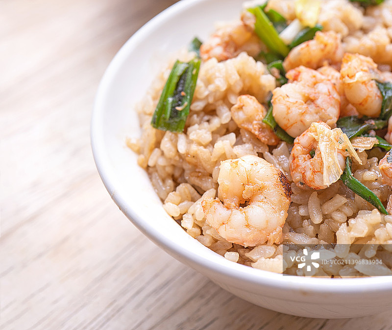 台式卤虾饭：传统街头小吃，米饭佐以酱油卤虾图片素材