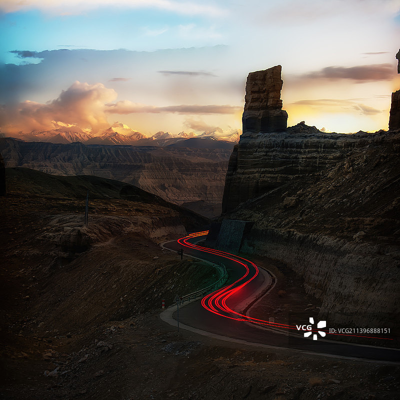 扎达土林的傍晚图片素材