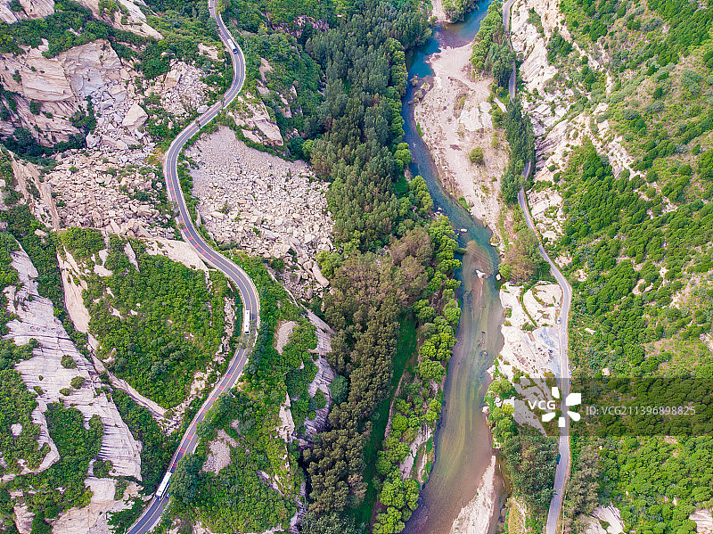 夏天白河峡谷山谷航拍图片素材