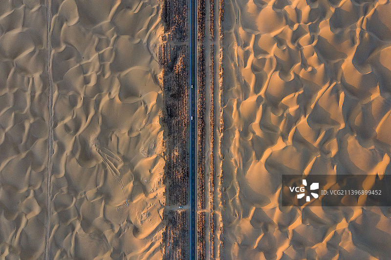 塔克拉玛干沙漠公路图片素材