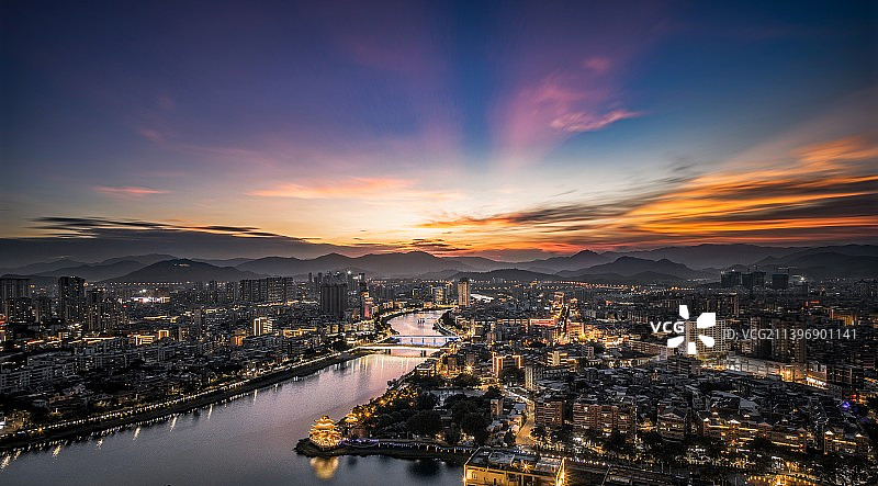 厦门同安区老城区火烧云晚霞夜景图片素材