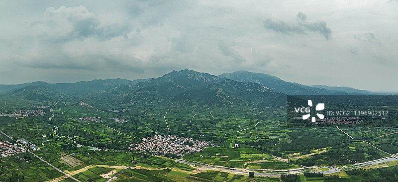 航拍山东省沂蒙山田园风光图片素材