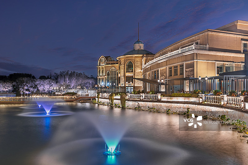 夜色中的蓝色港湾图片素材