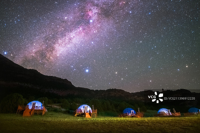 营地银河-青海玉树杂多县巴艾涌星空营地图片素材