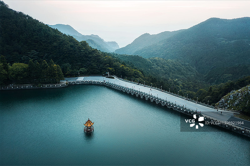 夏日的庐山芦林湖风景图片素材