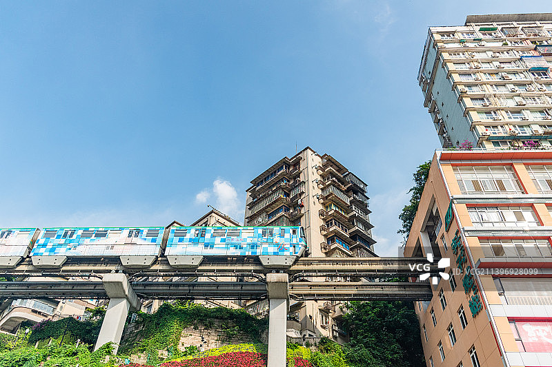 重庆市李子坝站轻轨风景图片素材
