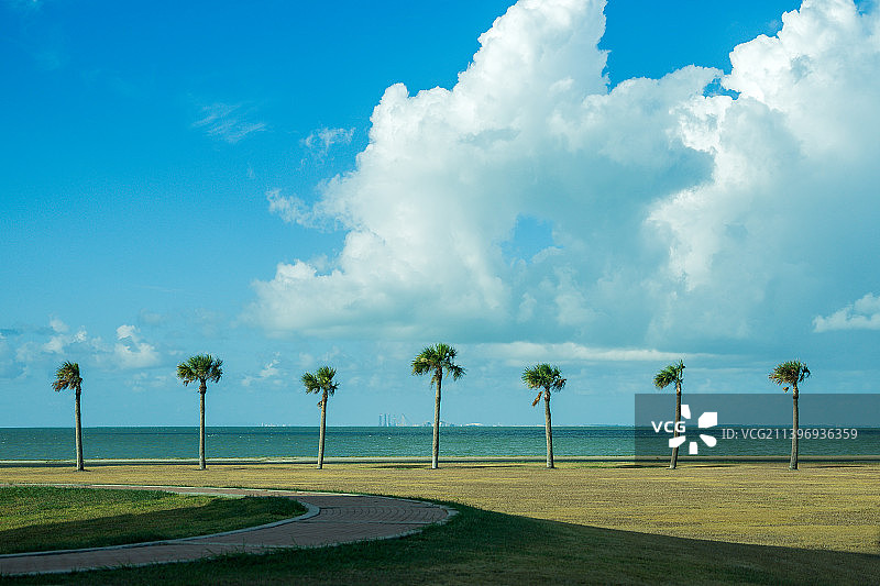 美国得克萨斯州科珀斯克里斯蒂的蓝色天空海滩景色图片素材