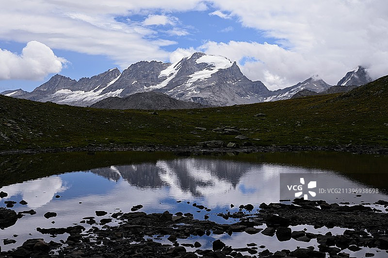 格兰帕拉迪索山湖光山色风光（意大利）图片素材