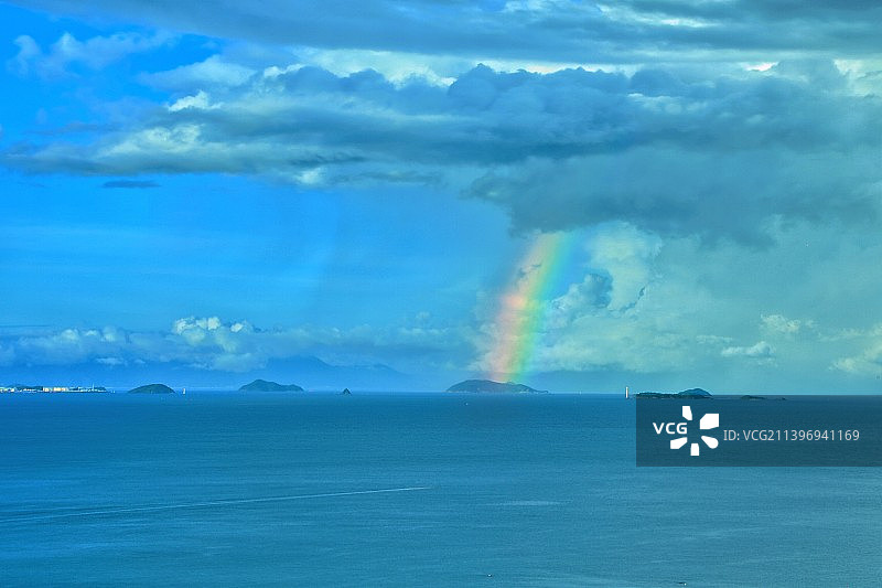 云中彩虹连海岛图片素材