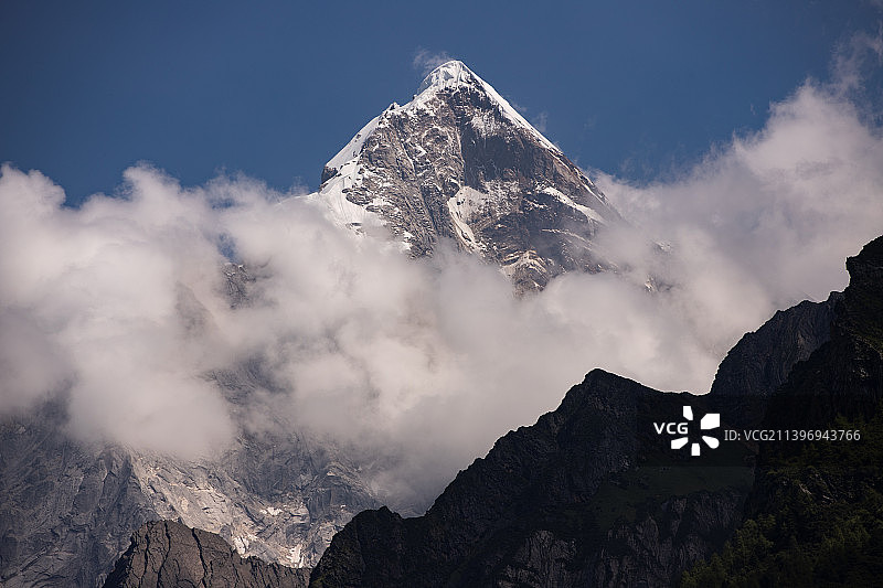 四姑娘山幺妹峰图片素材