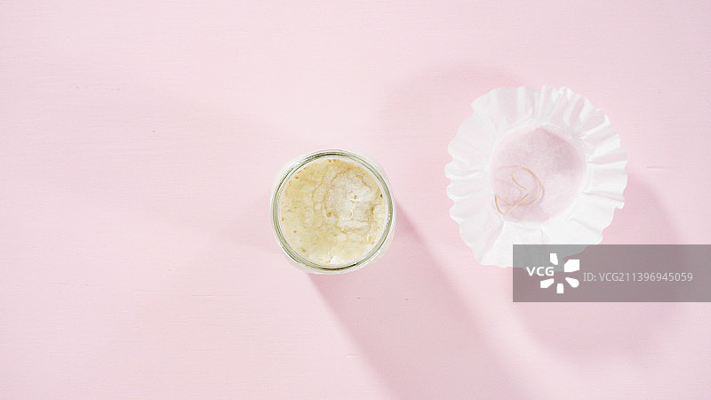 餐桌上冰淇淋的俯视图图片素材