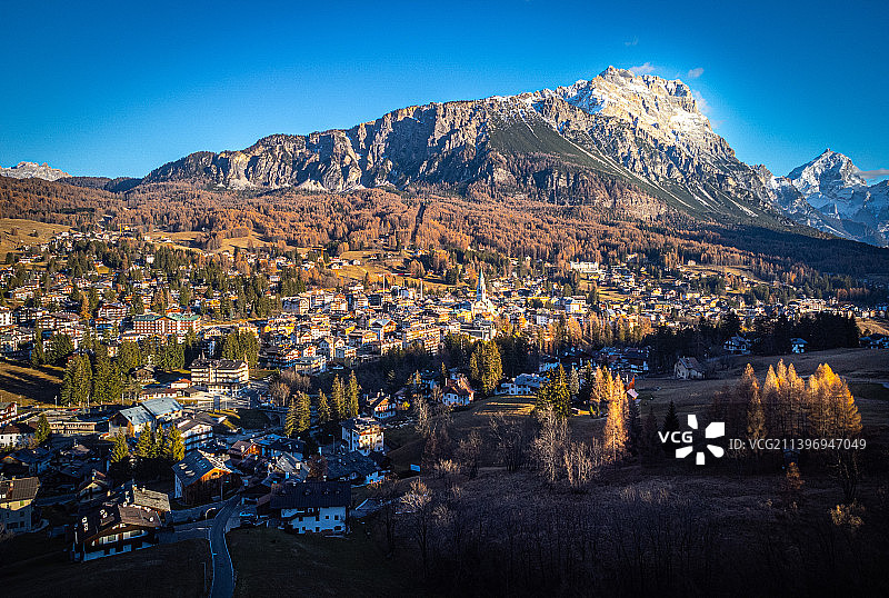 意大利多洛米蒂山科尔蒂纳丹佩佐鸟瞰图片素材