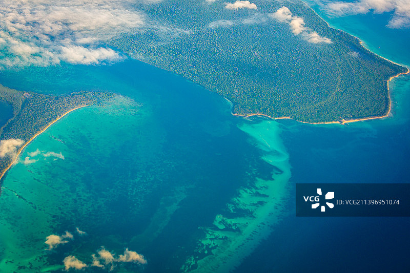 多米尼加共和国索纳岛鸟瞰，礁石和海滩图片素材