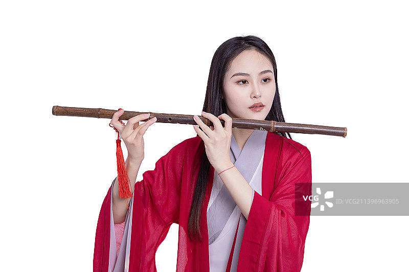 白色背景下手持长笛的年轻女子肖像图片素材