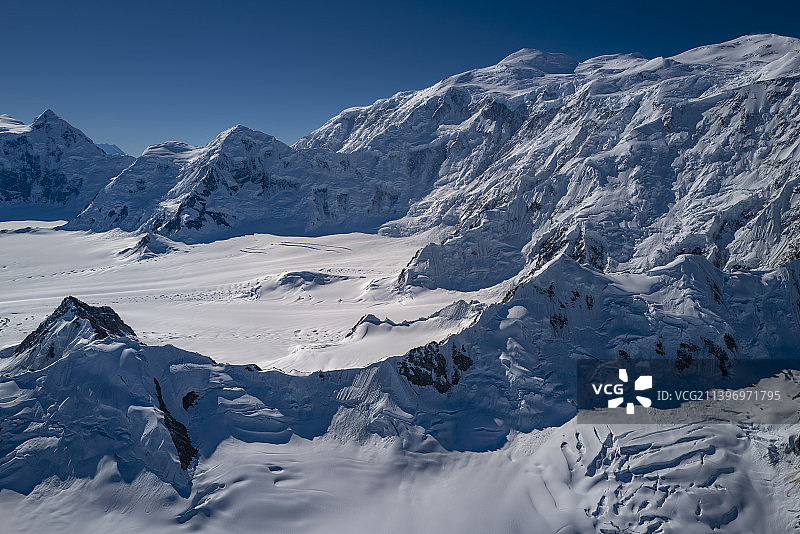 加拿大洛根山雪山晴空美景图片素材