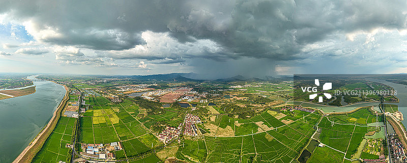 江西新干，一场及时雨缓解高温酷暑图片素材