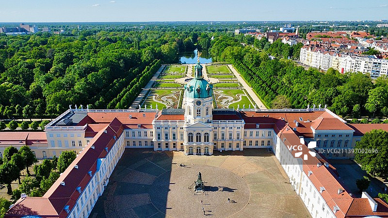 航拍柏林世界文化遗产夏洛滕堡正面图片素材