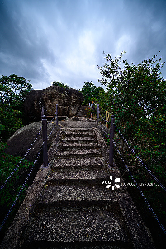浙江温州苍南新奇小众景点，怪石累累、清凉幽深，被誉为“奇石天堂”图片素材