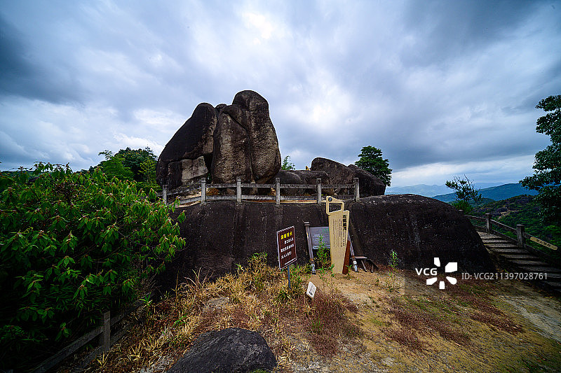 浙江温州苍南新奇小众景点，怪石累累、清凉幽深，被誉为“奇石天堂”图片素材