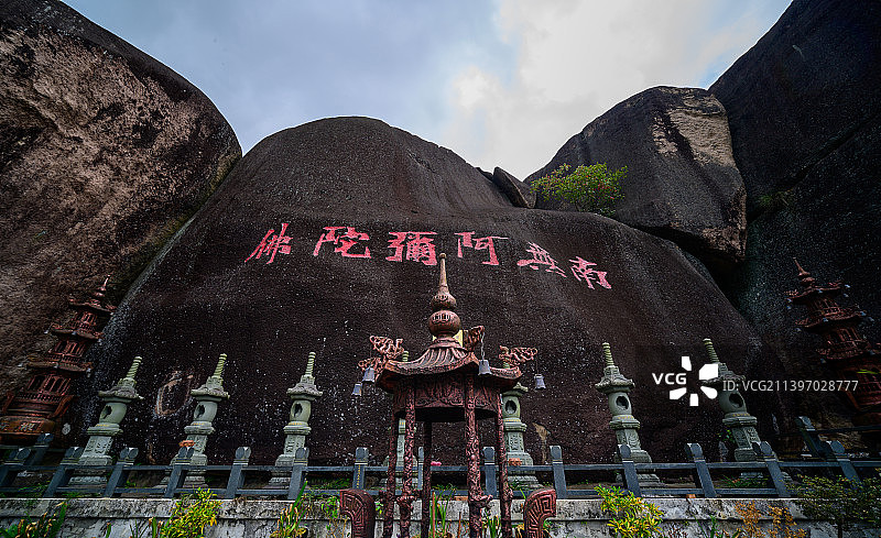 浙江温州苍南新奇小众景点，怪石累累、清凉幽深，被誉为“奇石天堂”图片素材