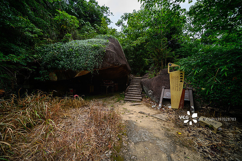 浙江温州苍南新奇小众景点，怪石累累、清凉幽深，被誉为“奇石天堂”图片素材