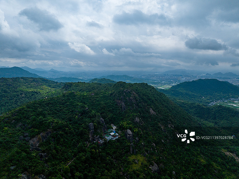 浙江温州苍南新奇小众景点，怪石累累、清凉幽深，被誉为“奇石天堂”图片素材