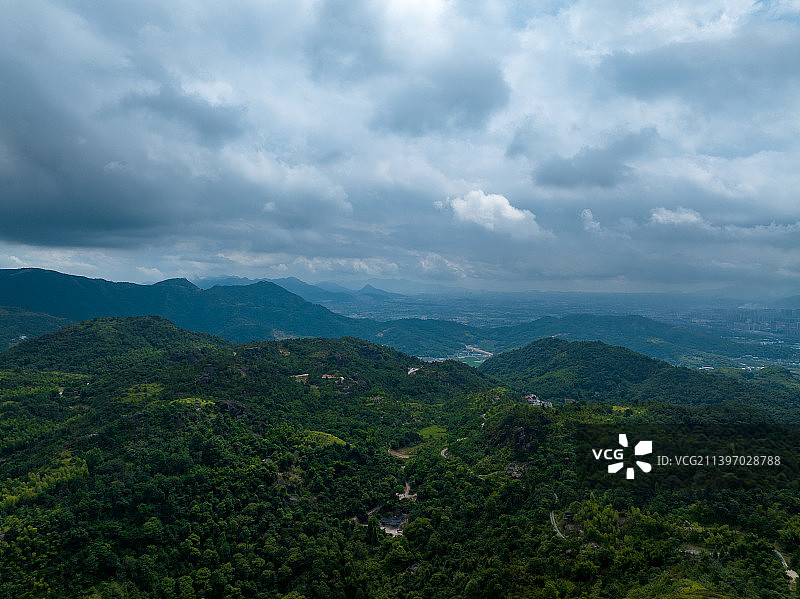 浙江温州苍南新奇小众景点，怪石累累、清凉幽深，被誉为“奇石天堂”图片素材