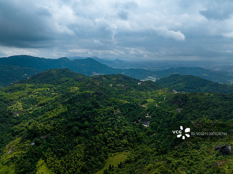 浙江温州苍南新奇小众景点，怪石累累、清凉幽深，被誉为“奇石天堂”图片素材
