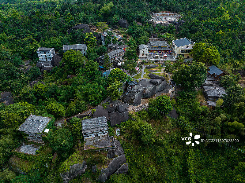 浙江温州苍南新奇小众景点，怪石累累、清凉幽深，被誉为“奇石天堂”图片素材