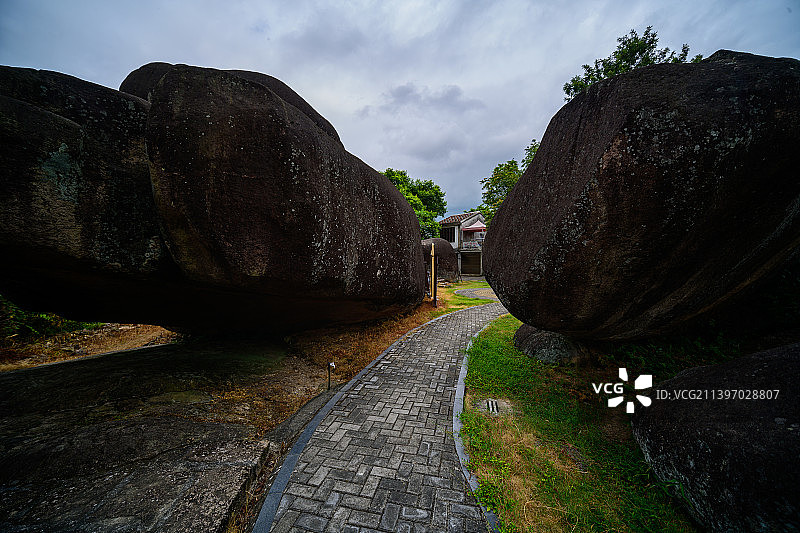 浙江温州苍南新奇小众景点，怪石累累、清凉幽深，被誉为“奇石天堂”图片素材