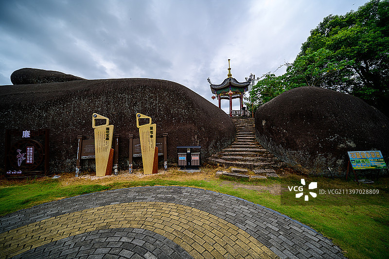 浙江温州苍南新奇小众景点，怪石累累、清凉幽深，被誉为“奇石天堂”图片素材