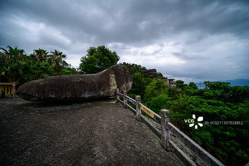 浙江温州苍南新奇小众景点，怪石累累、清凉幽深，被誉为“奇石天堂”图片素材