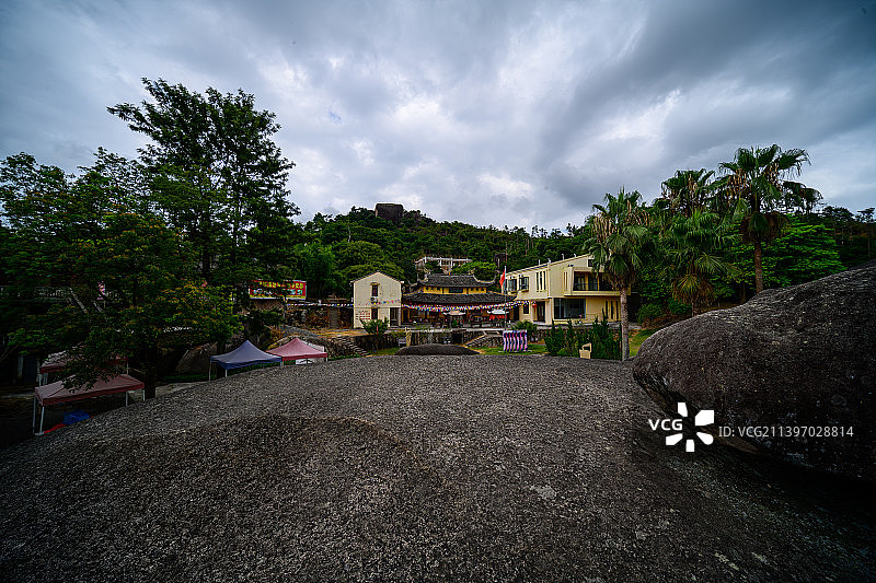 浙江温州苍南新奇小众景点，怪石累累、清凉幽深，被誉为“奇石天堂”图片素材