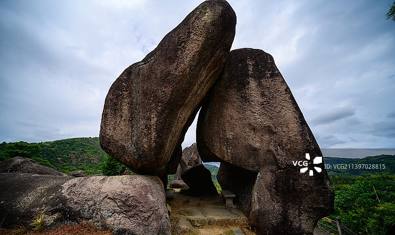 浙江温州苍南新奇小众景点，怪石累累、清凉幽深，被誉为“奇石天堂”图片素材