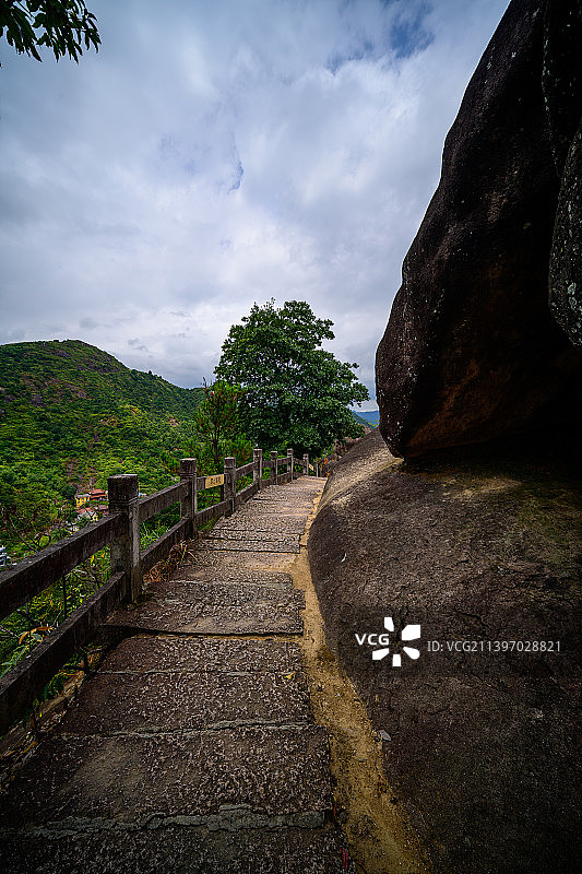 浙江温州苍南新奇小众景点，怪石累累、清凉幽深，被誉为“奇石天堂”图片素材