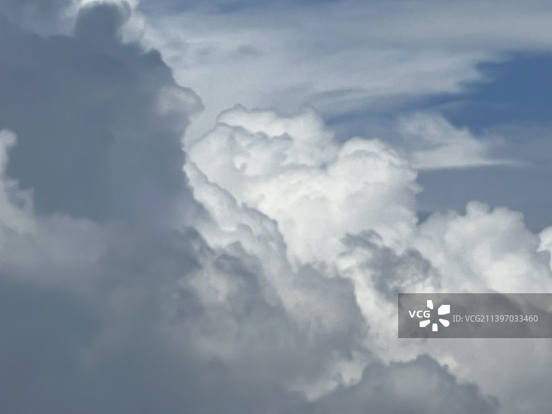 厚厚的云层图片素材
