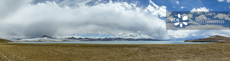 风起云涌普莫雍措圣湖库拉冈日神山图片素材