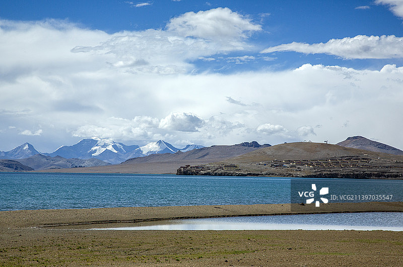 风起云涌普莫雍措圣湖库拉冈日神山图片素材