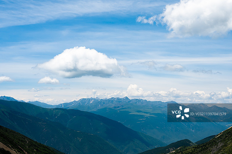 贡嘎帽子云图片素材