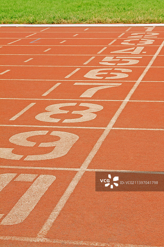 红色塑胶跑道图片素材