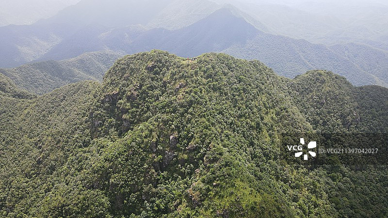老鼎的山顶全貌图片素材